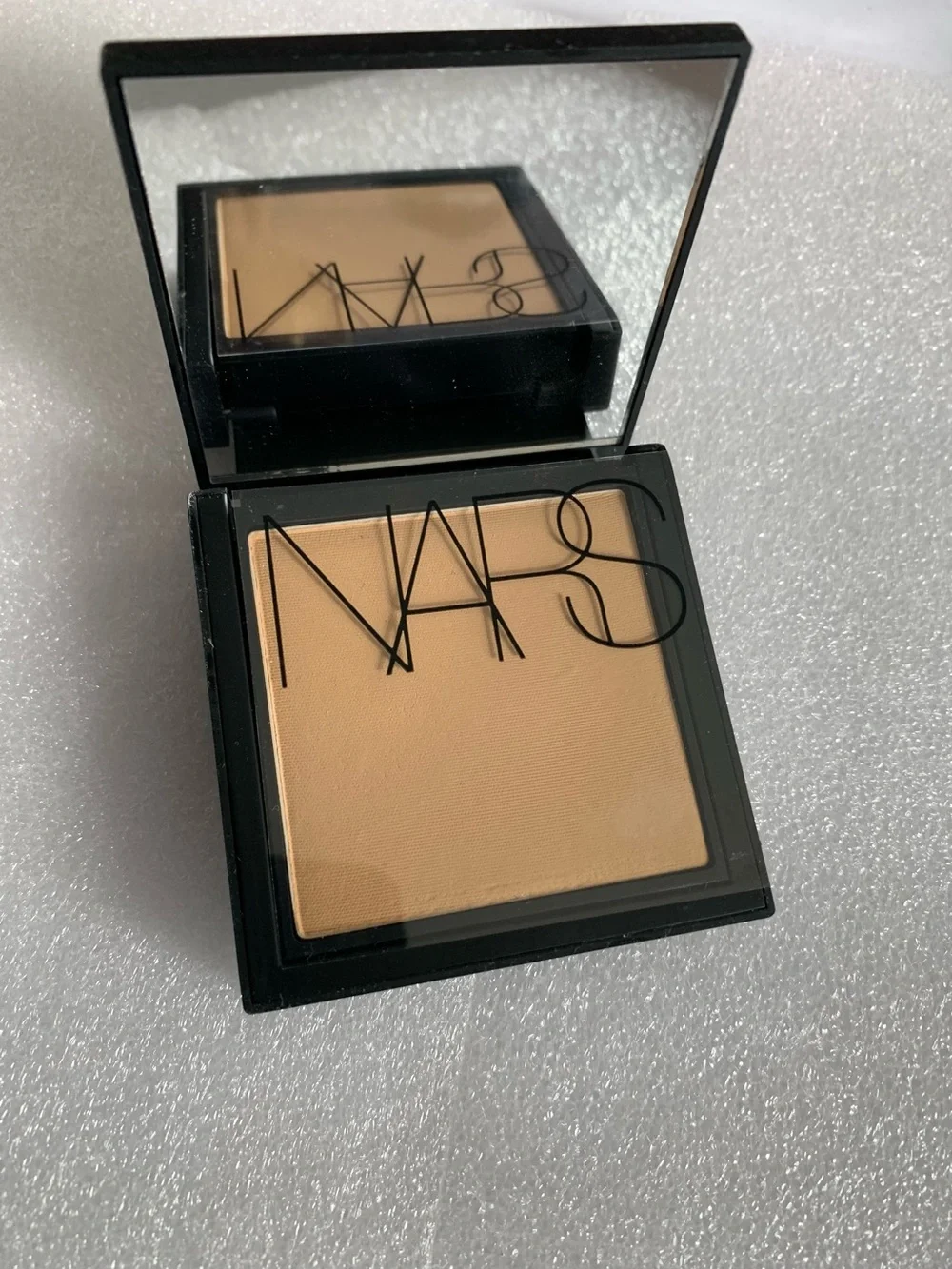NARS All Day Luminous Powder Foundation Light 6 LAPONIE (SPF 24